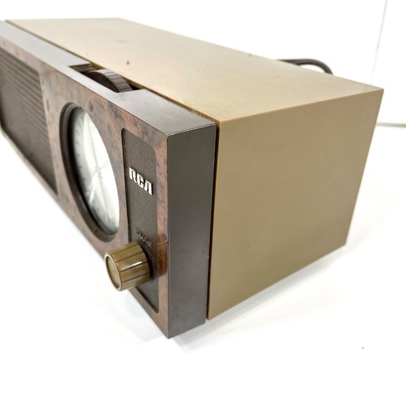Vintage 1973 RCA AM Radio Table Model RZA203T Brown *Tested* - Picture 3 of 12